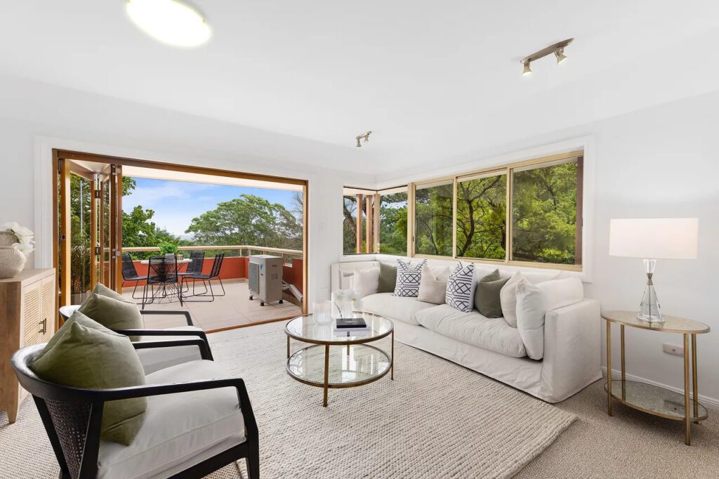 Massive 3 Bedroom Apartment With District Views